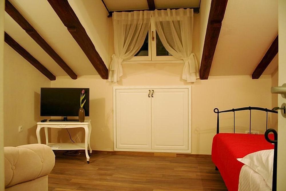 Banica Apartments & Rooms Split Exterior photo